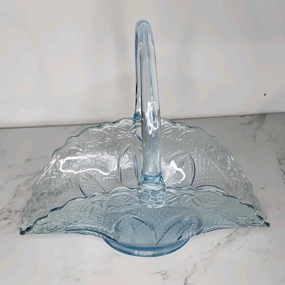 Fenton Blue Glass Basket with Handle – Daisy & Button / Starburst Pattern – - Picture 5 of 16